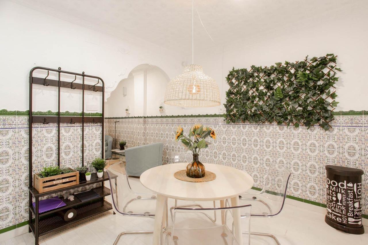 Lovely With Sunny Patio Near The Valencia