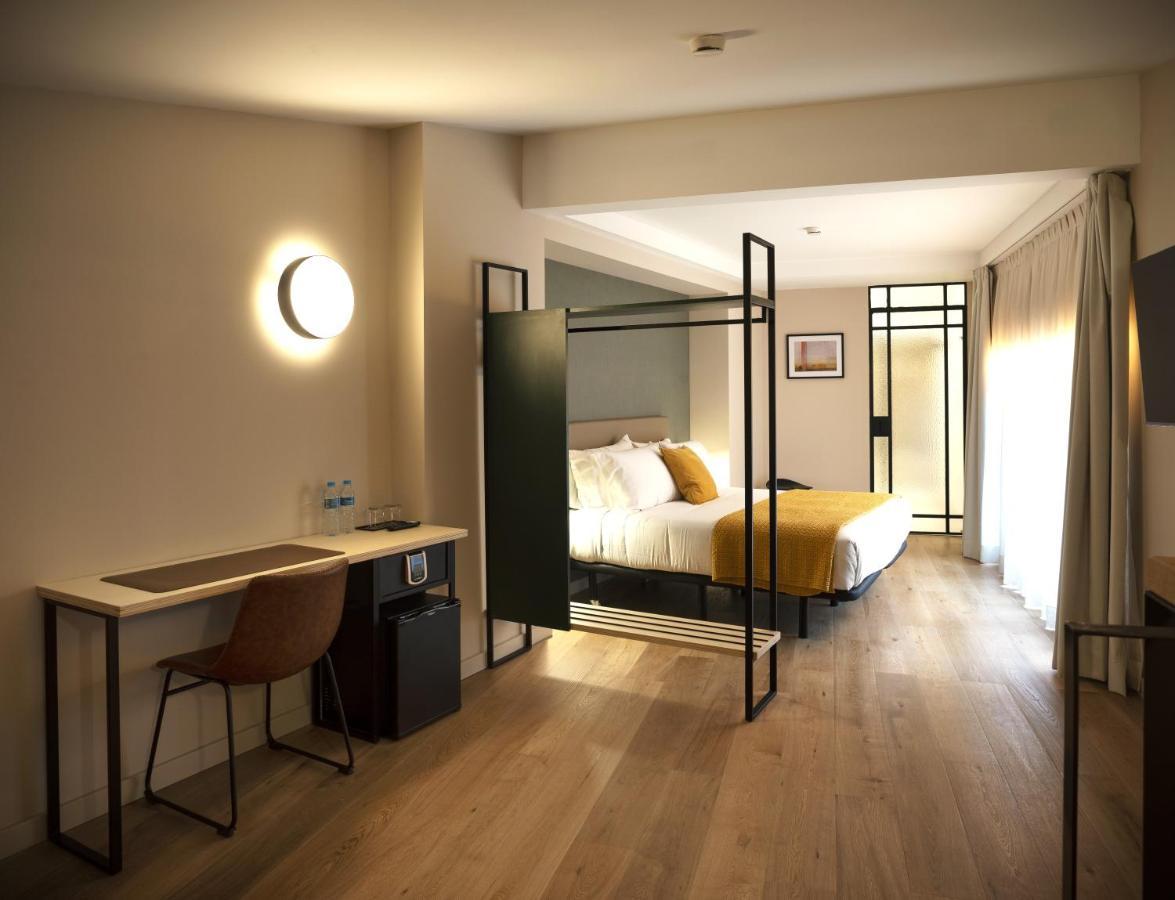 Mythic Hotel *