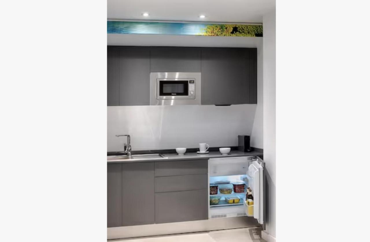 Appartement Office Reina 7 *