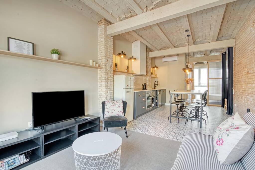 Apartment Cozy In The Heart Of The *