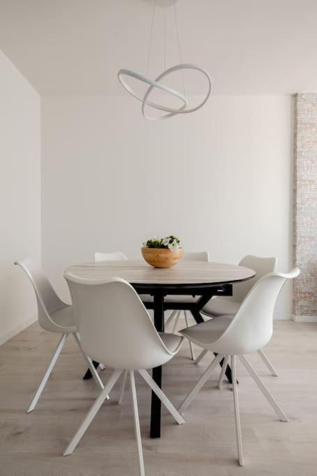 Precioso Apartamento En Residencial Con Piscina Apartamento *