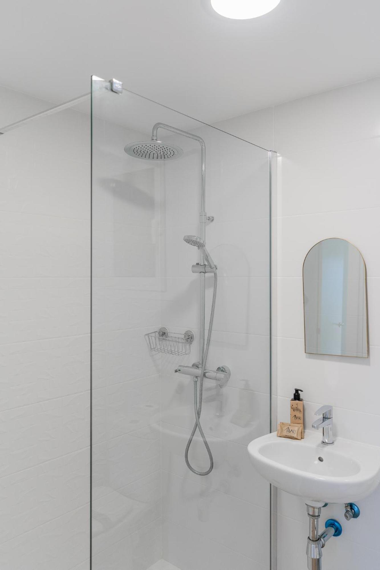 Apartment Ocean's Whisper: Les Palmeres Seaview Sanctuary Valencia