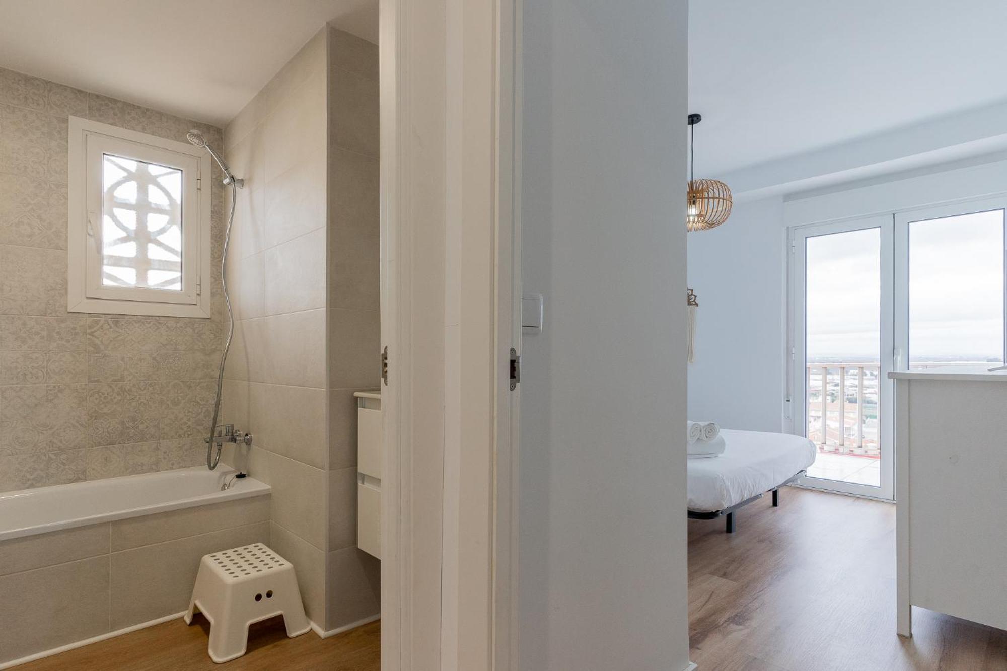 Apartment Ocean's Whisper: Les Palmeres Seaview Sanctuary *