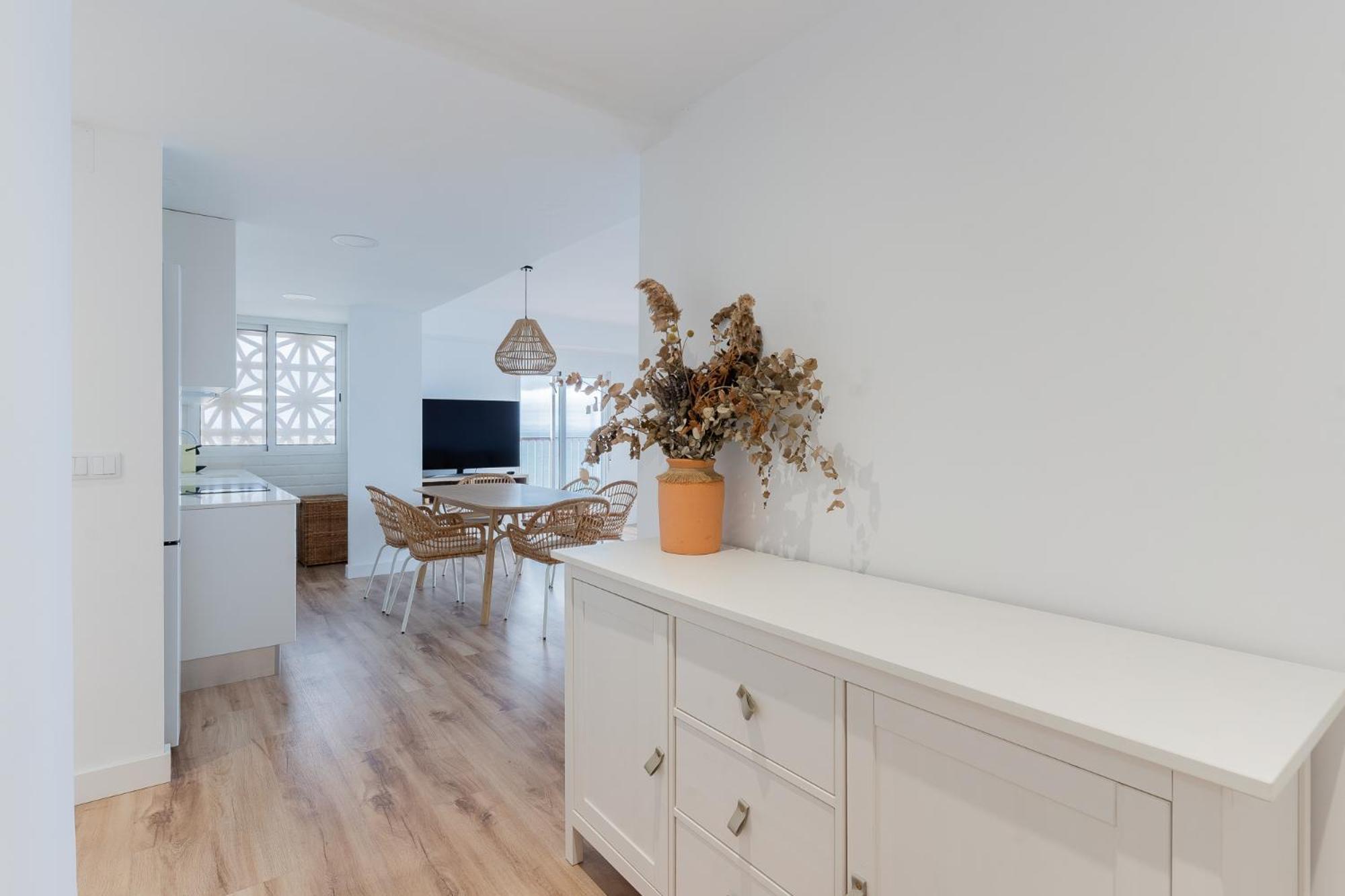 Apartment Ocean's Whisper: Les Palmeres Seaview Sanctuary *