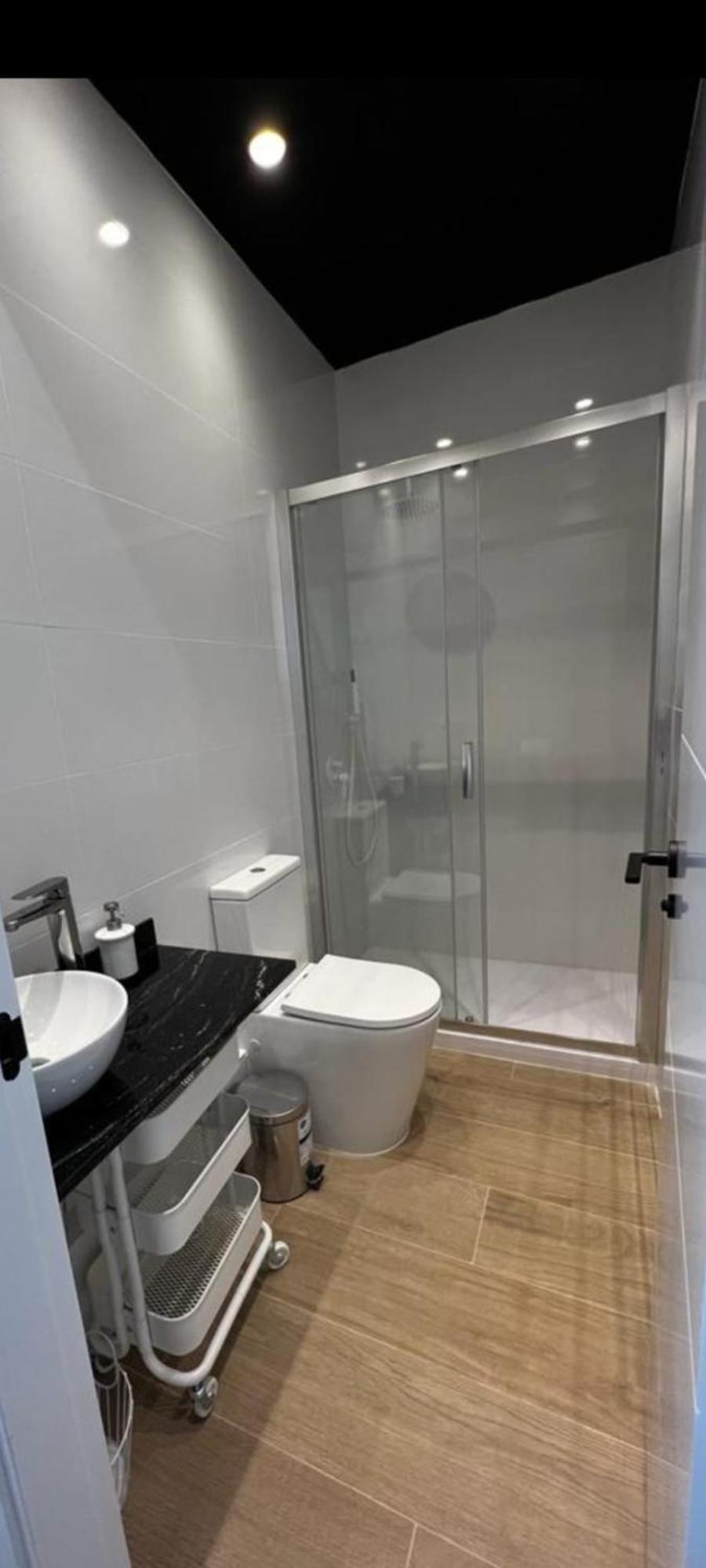 Late Checkout 14 H Free Netflix Tv Homestay Valencia