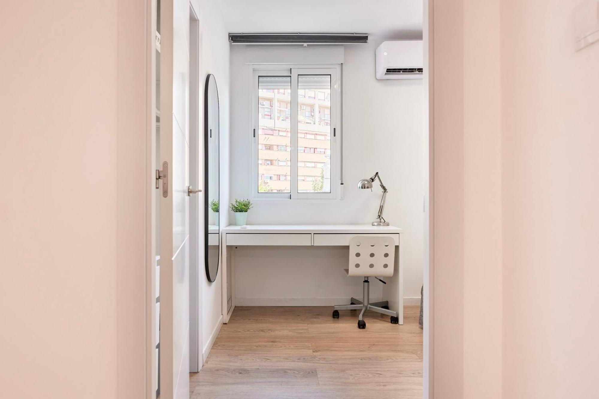Apartment Spacious, Sunny Flat By Of Arts & Sciences