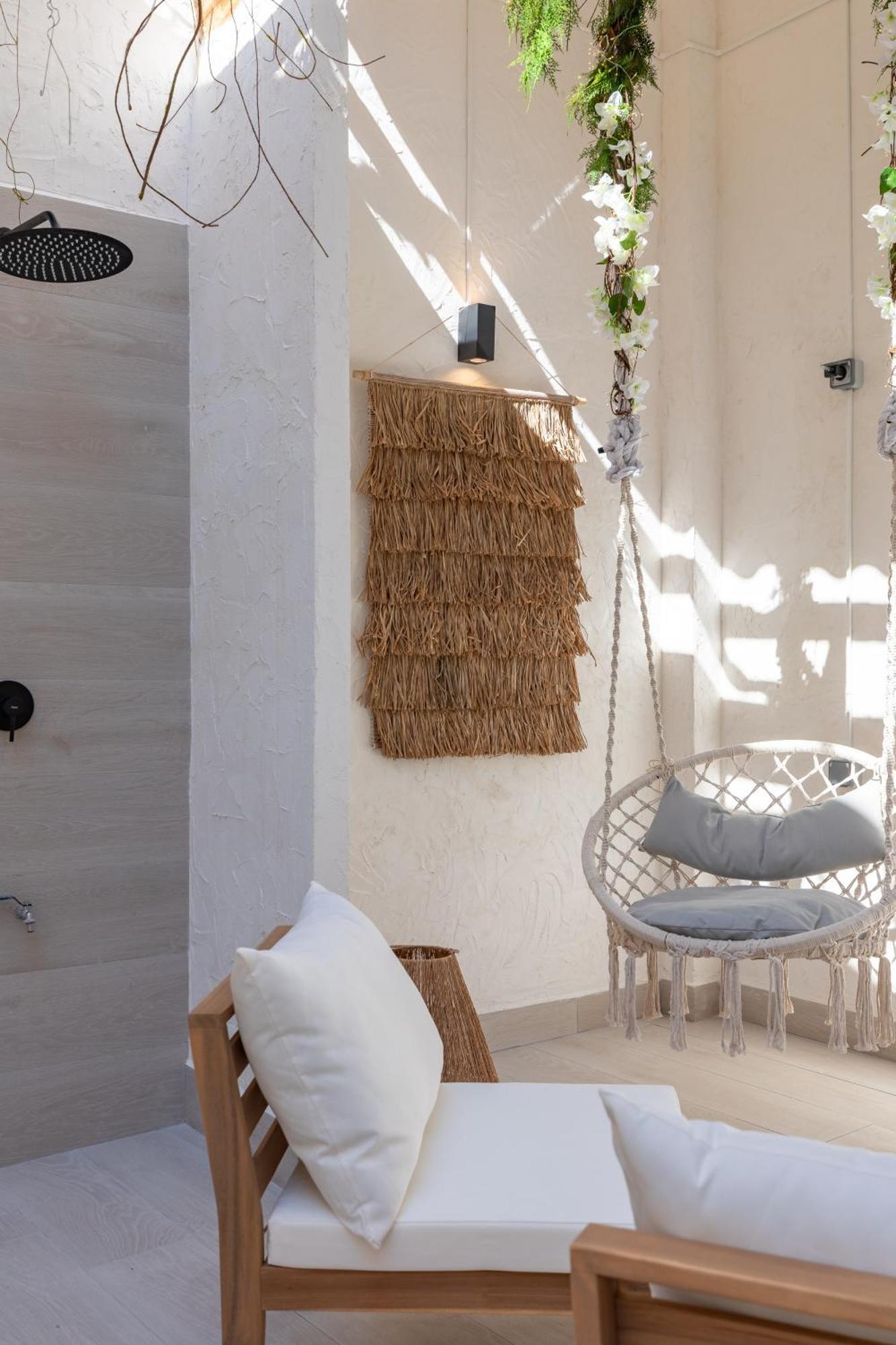 Con Piscina Y Terraza