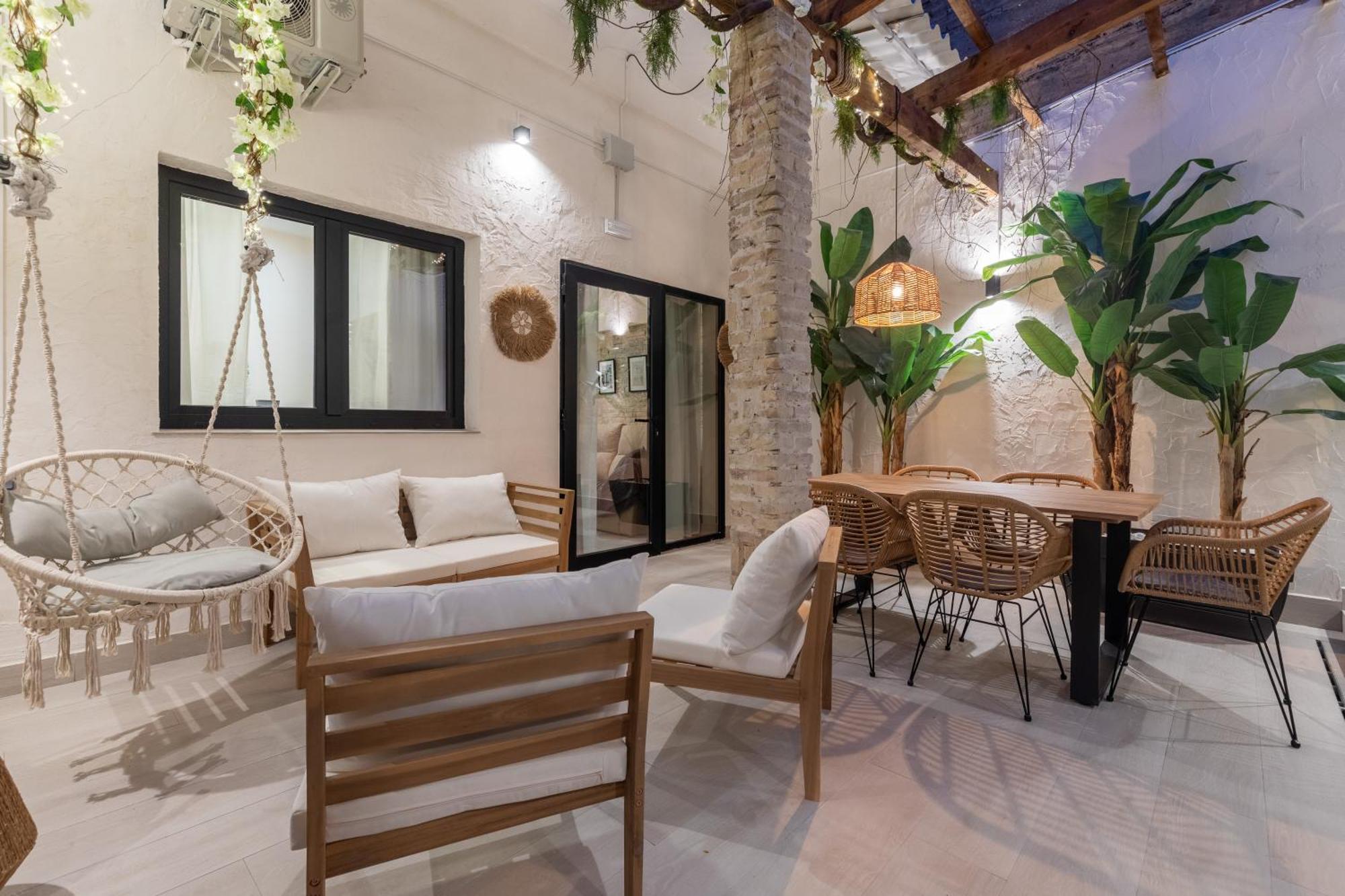 Con Piscina Y Terraza