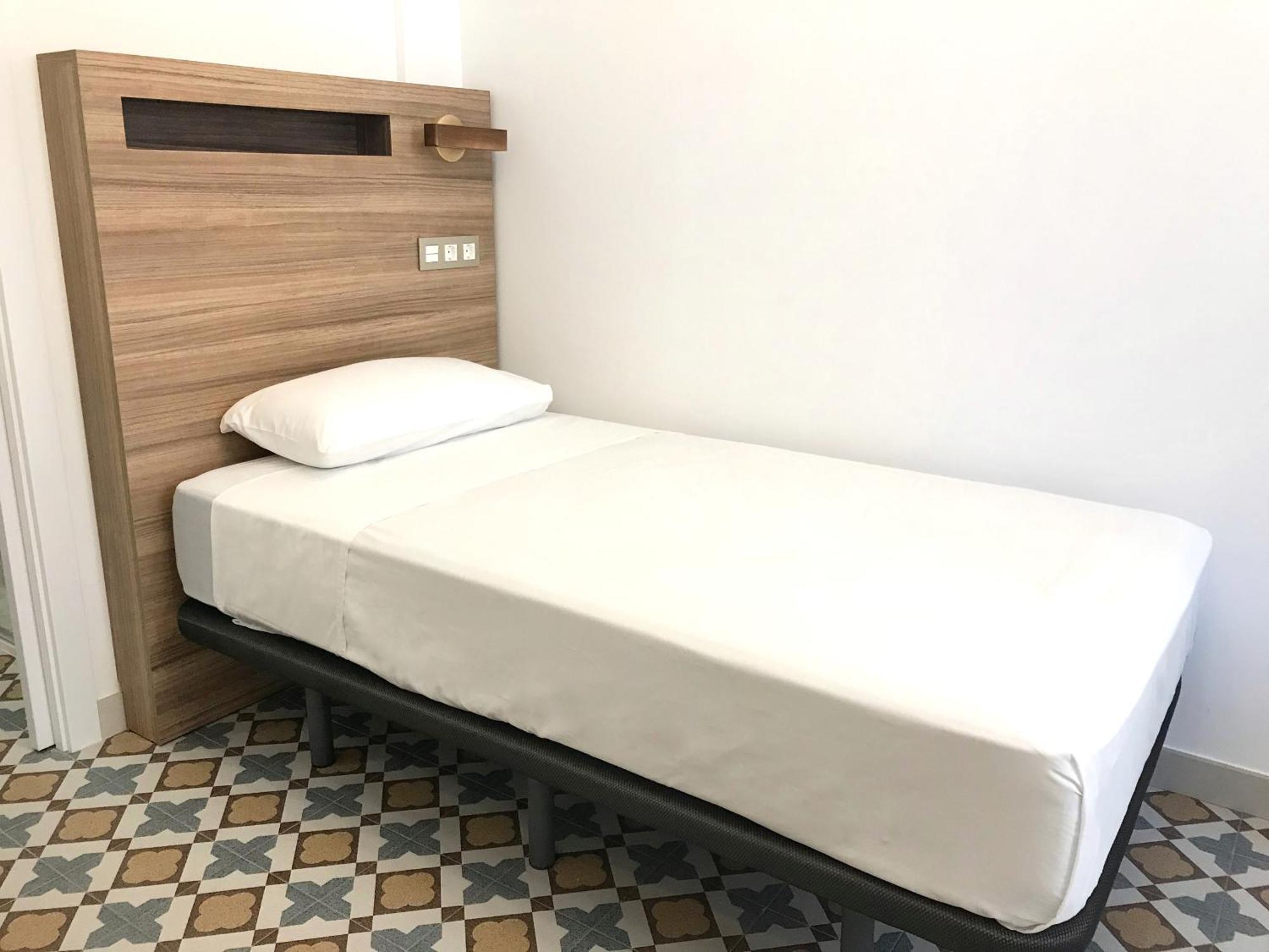19-30 Hotel