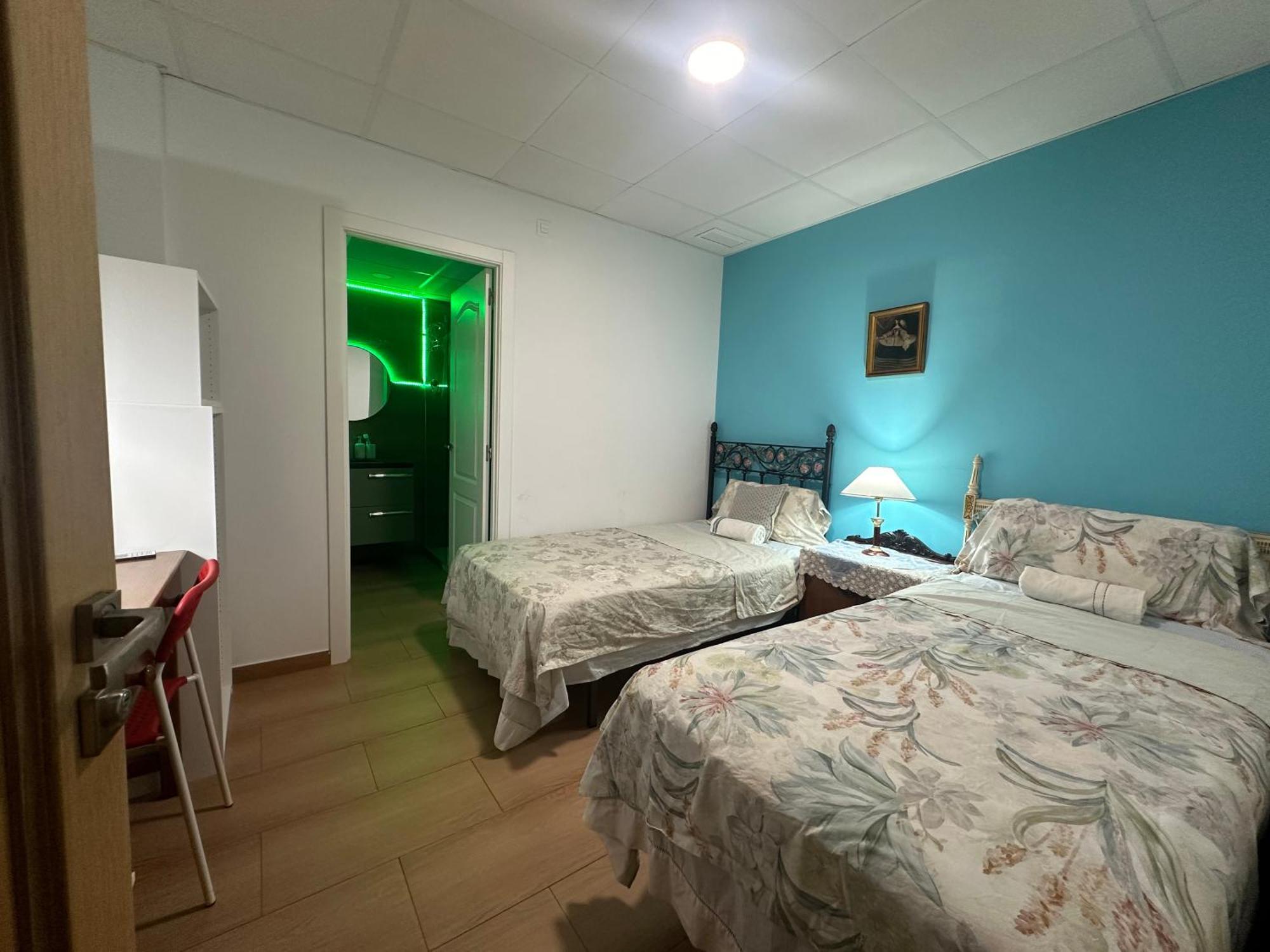 Mirador 5 Del Mercado - Con Bano Privado En El Centro De La Ciudad Vella Homestay *
