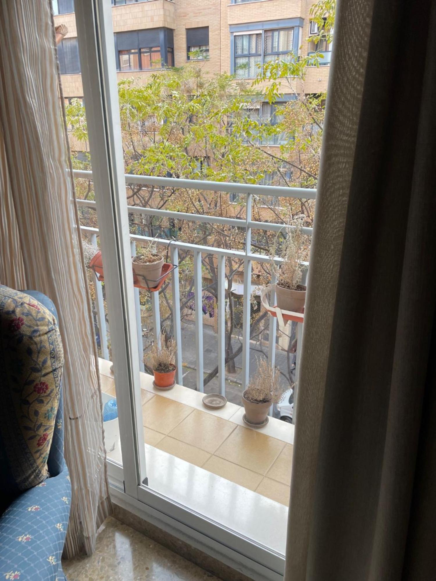 Apartment Chica En Vivienda Compartida Con Anfitrion Hombre