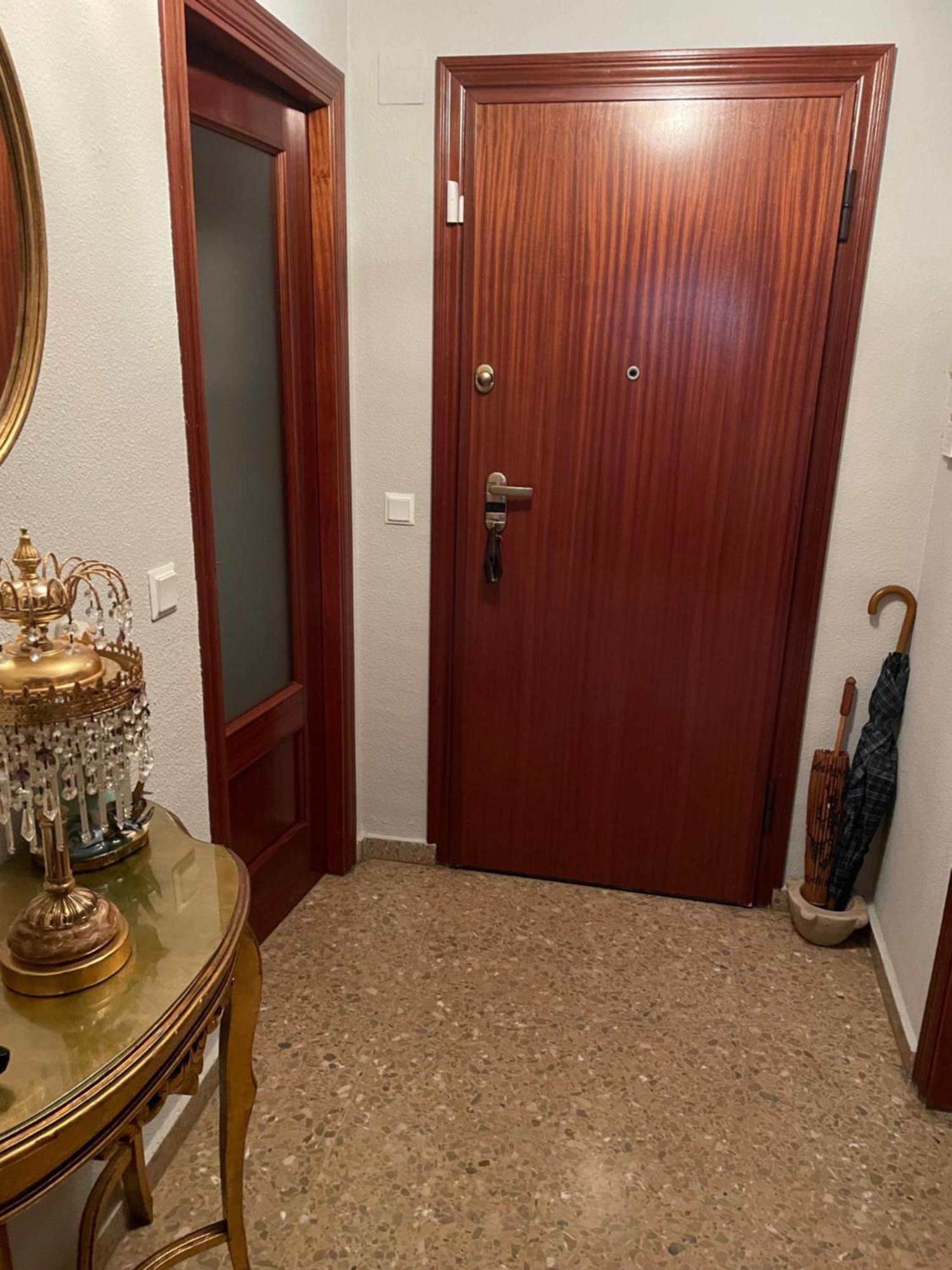 Apartment Chica En Vivienda Compartida Con Anfitrion Hombre