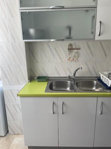 Matrimonio En Vivienda Compartir Recien Reformada *
