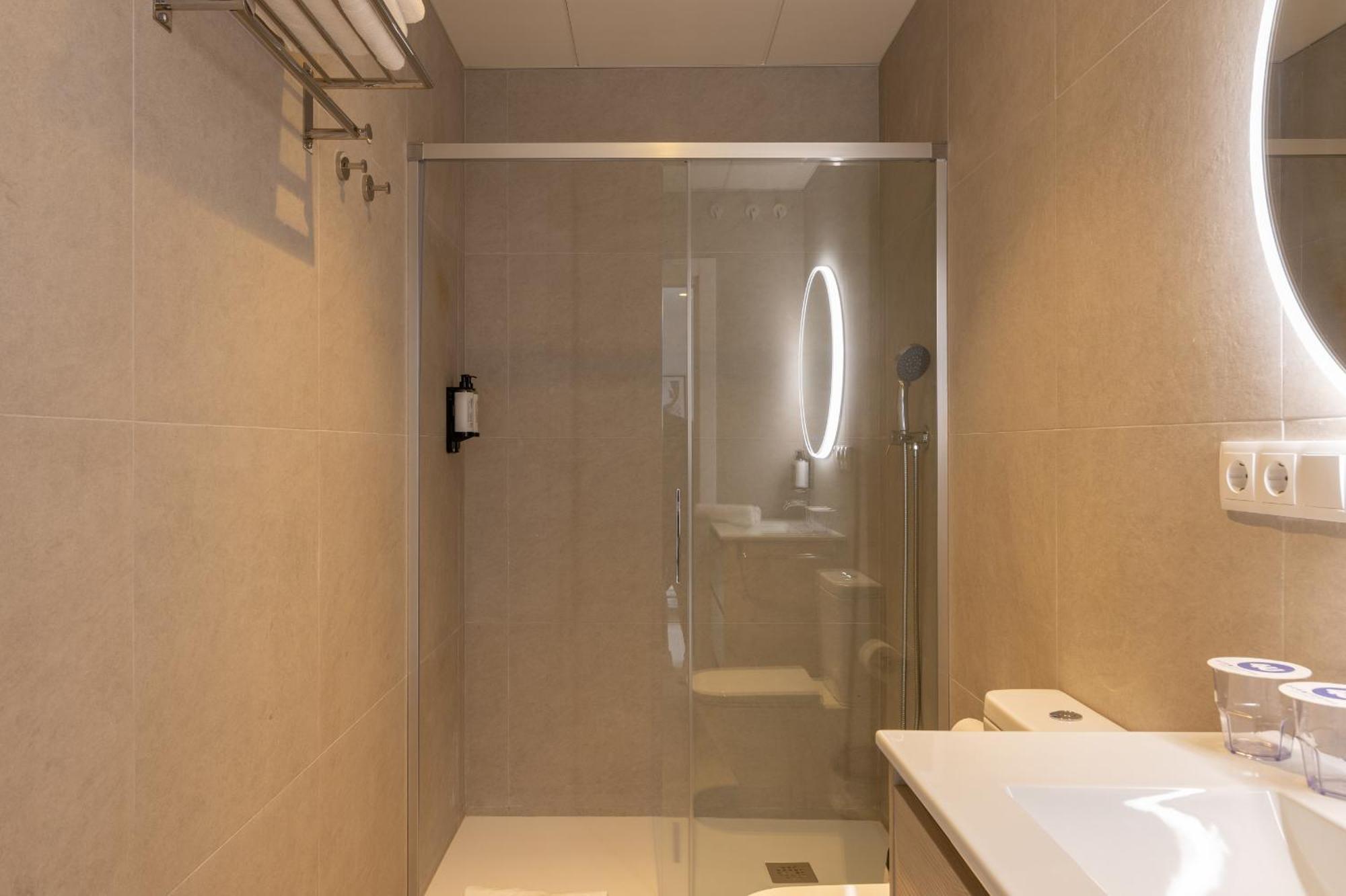 Dorm4you Arena Standar Junior Aparthotel Valencia