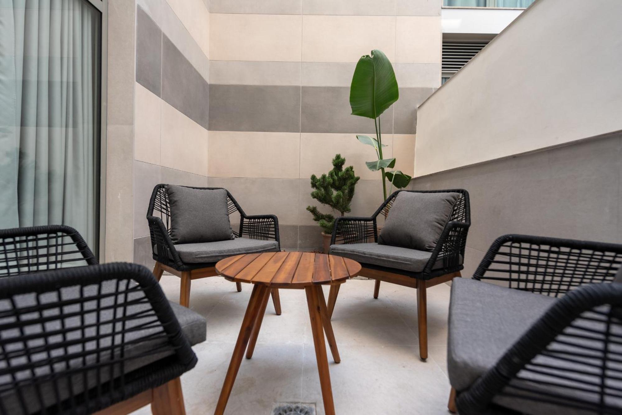 Dorm4you Arena Terraza 04 Aparthotel