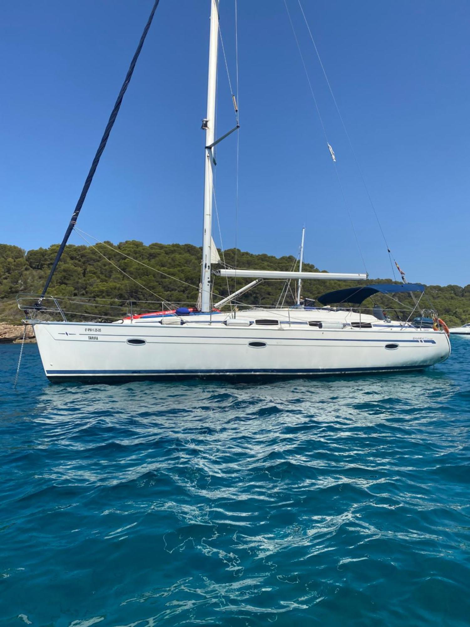 Botel Velero En Puerto De *