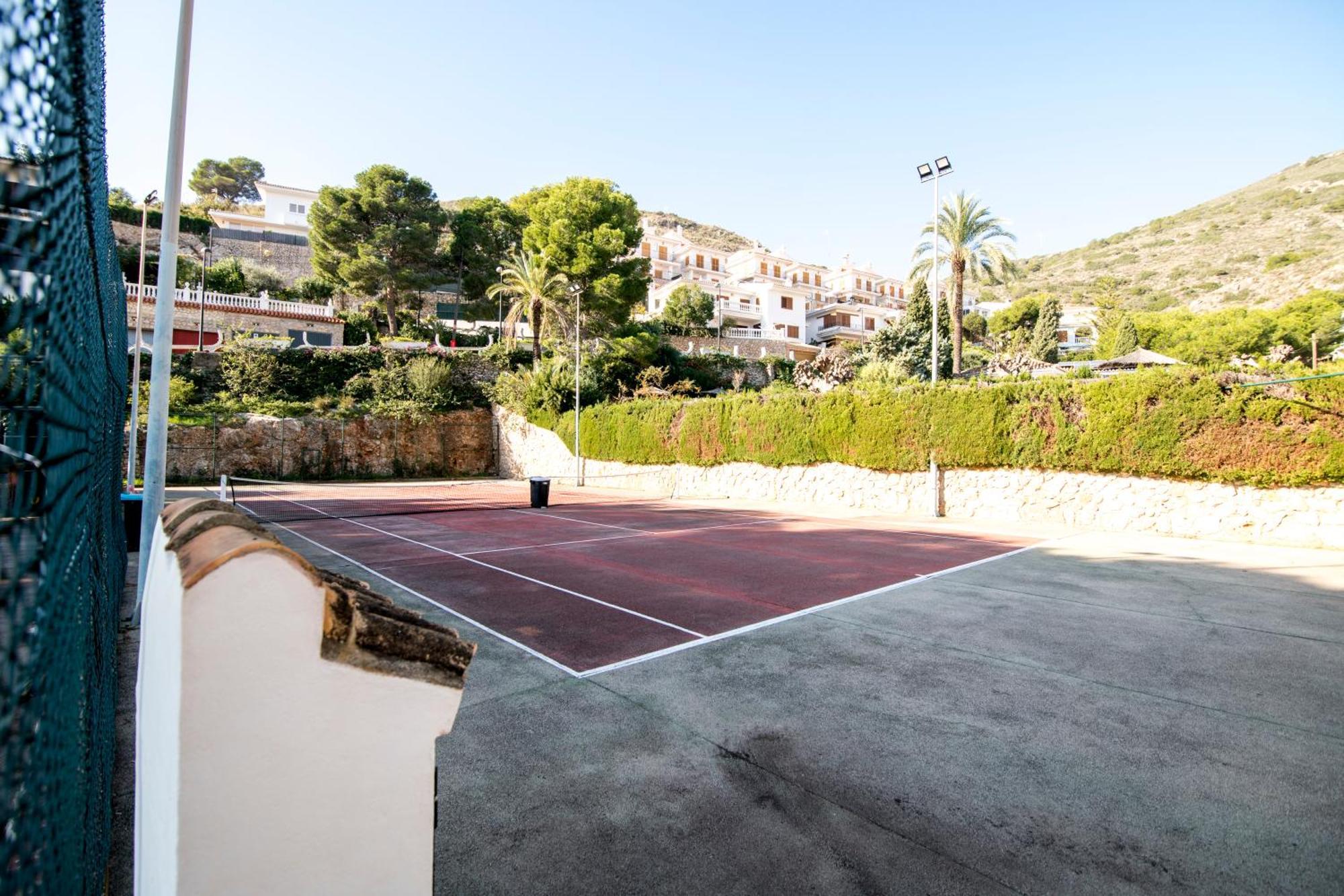 Piscina Urbanizacion De Lujo Cerca Del Mar Valencia