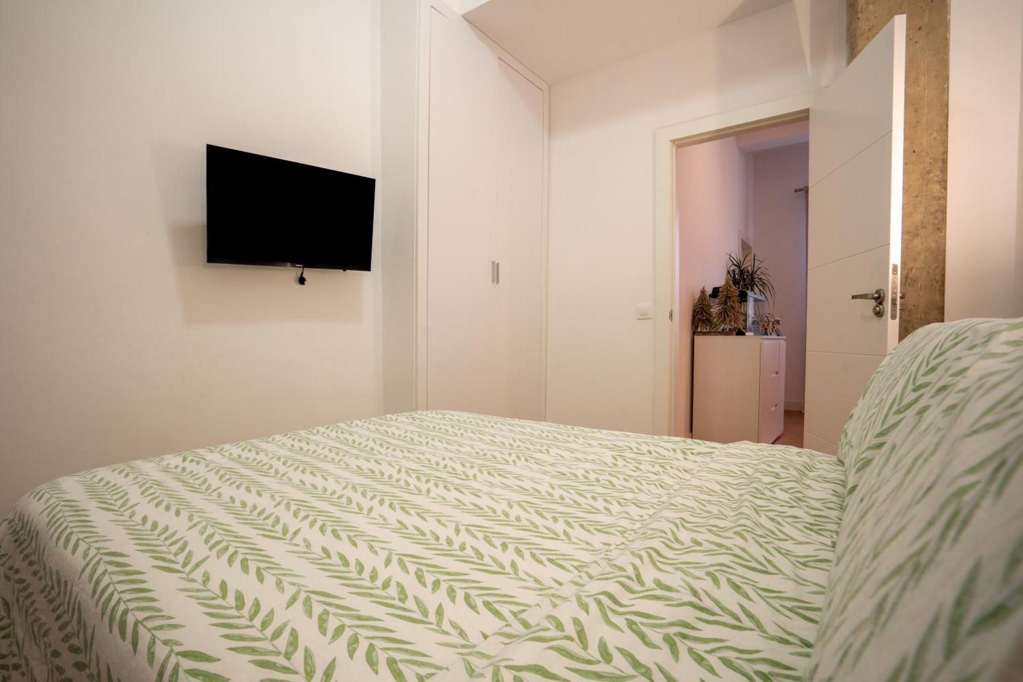 Homestay Con Terraza Y Bano Privado Y Comodidades Compartidas *