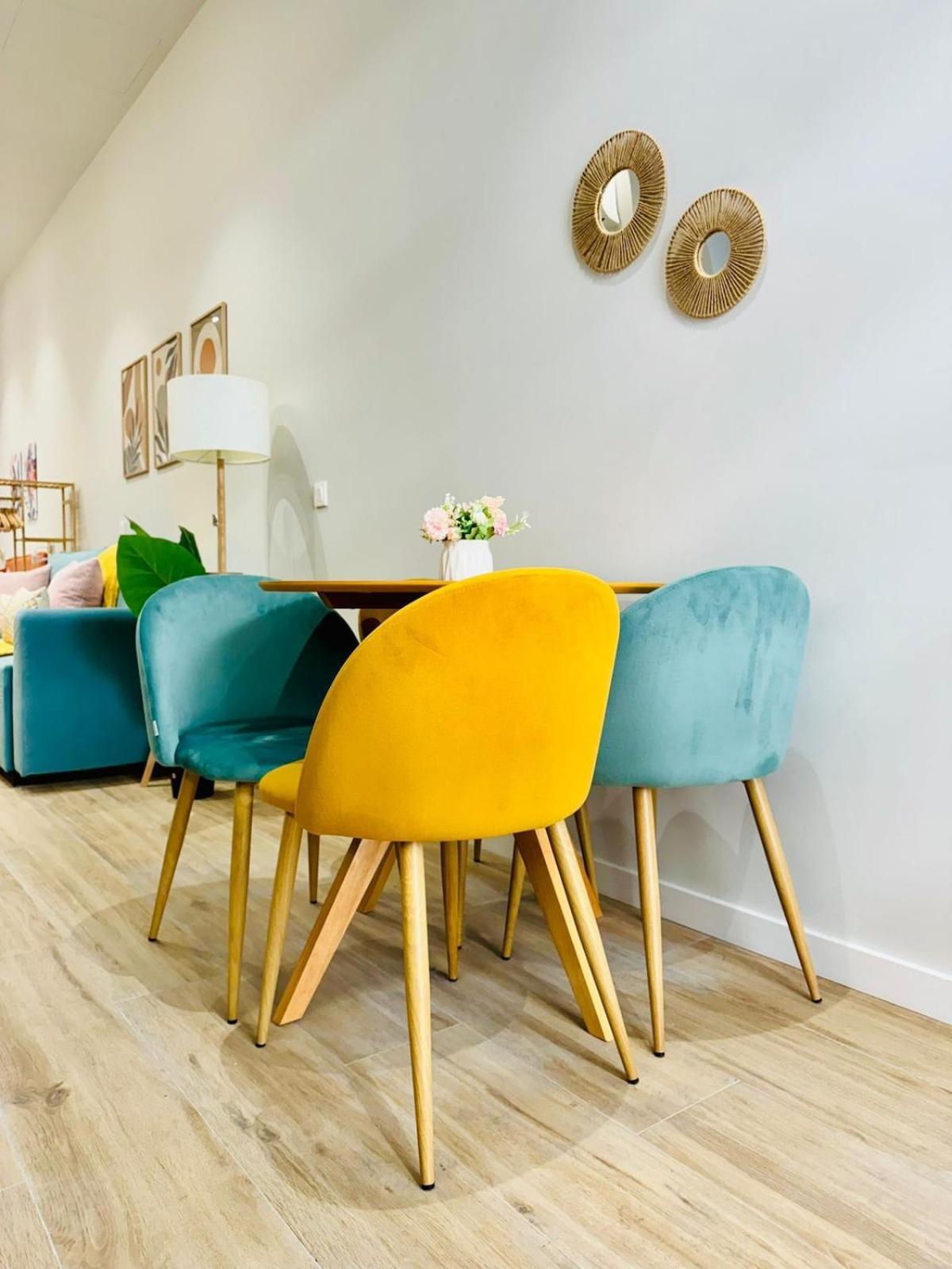 Design & Style Close To Center