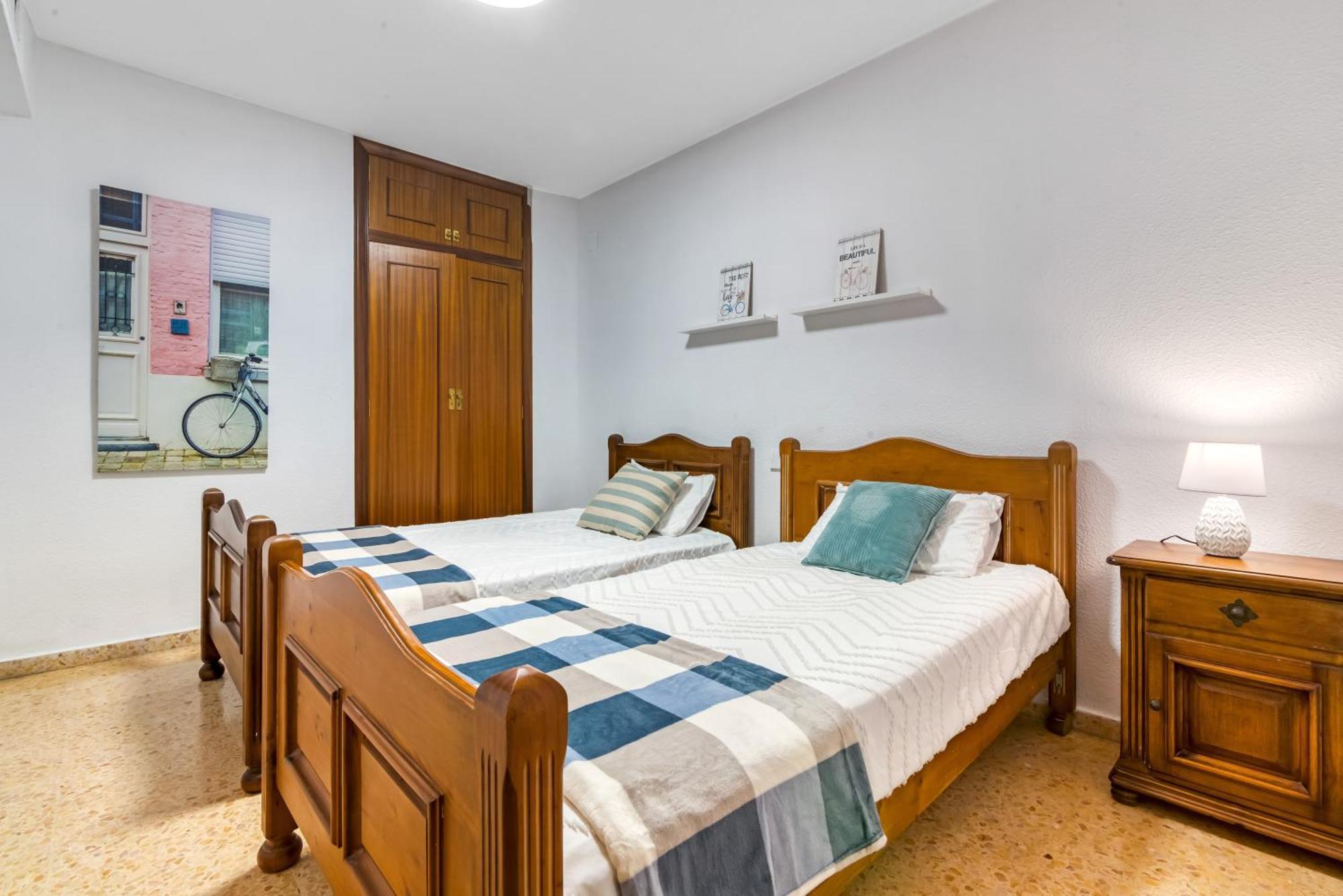 Centrally Located Temporary, Very Spacious Pataconabluerentals * Valencia