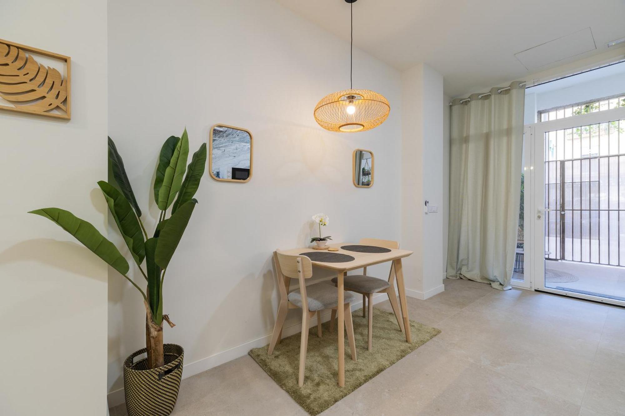 Rmz31 Loft - Espacioso Y Acogedor Estudio Con Terraza En Zona Ayora Apartamento