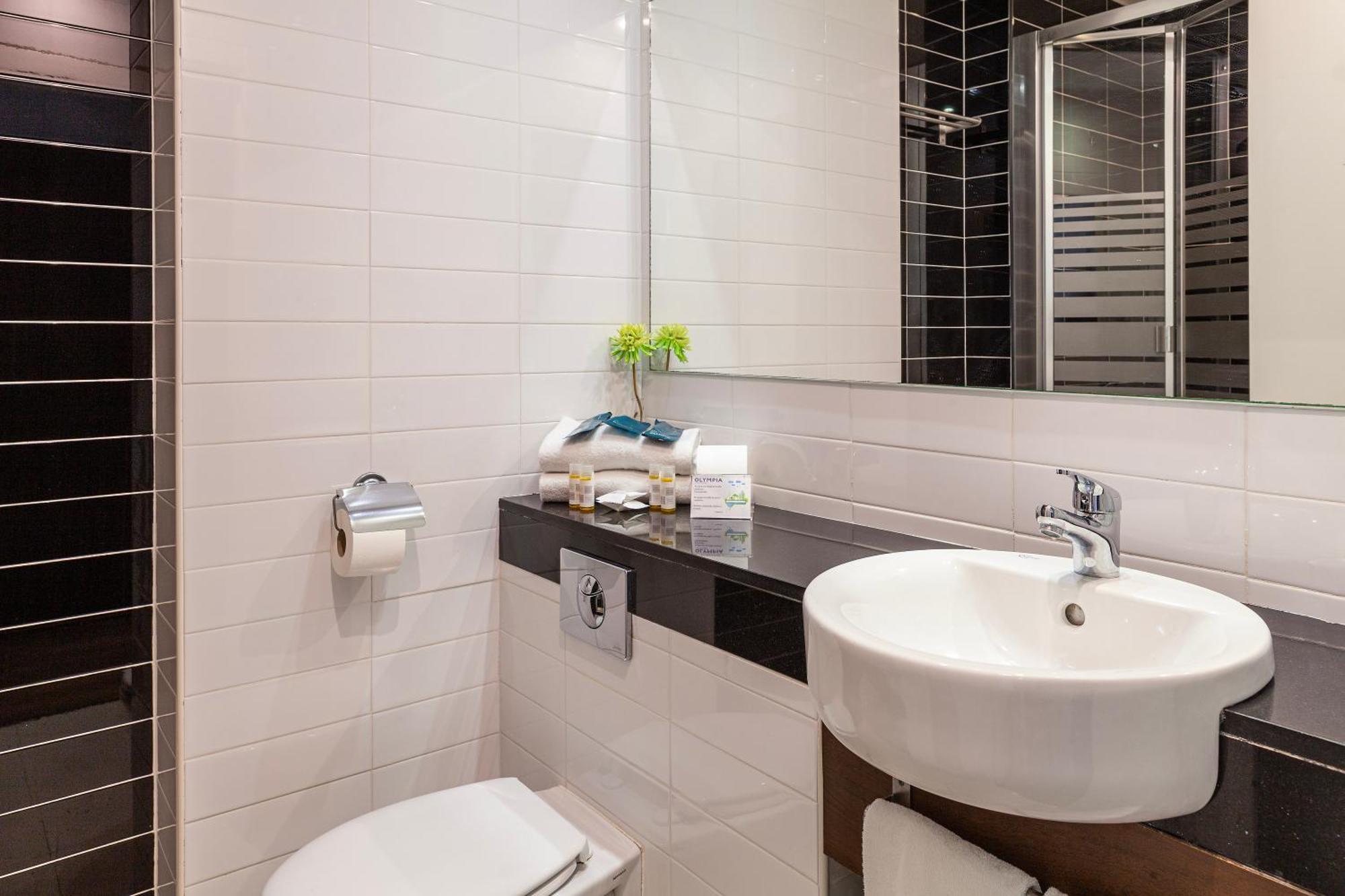 Hotel Olympia Universidades 3*