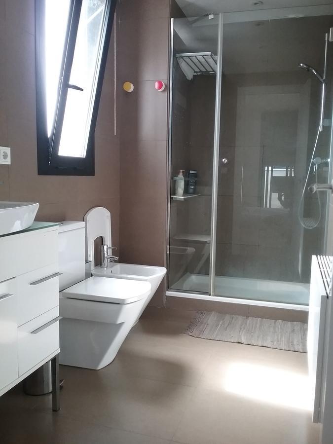 Lovely 2 Bedroom Terrace Wifi Parking Ac Heating Attic *
