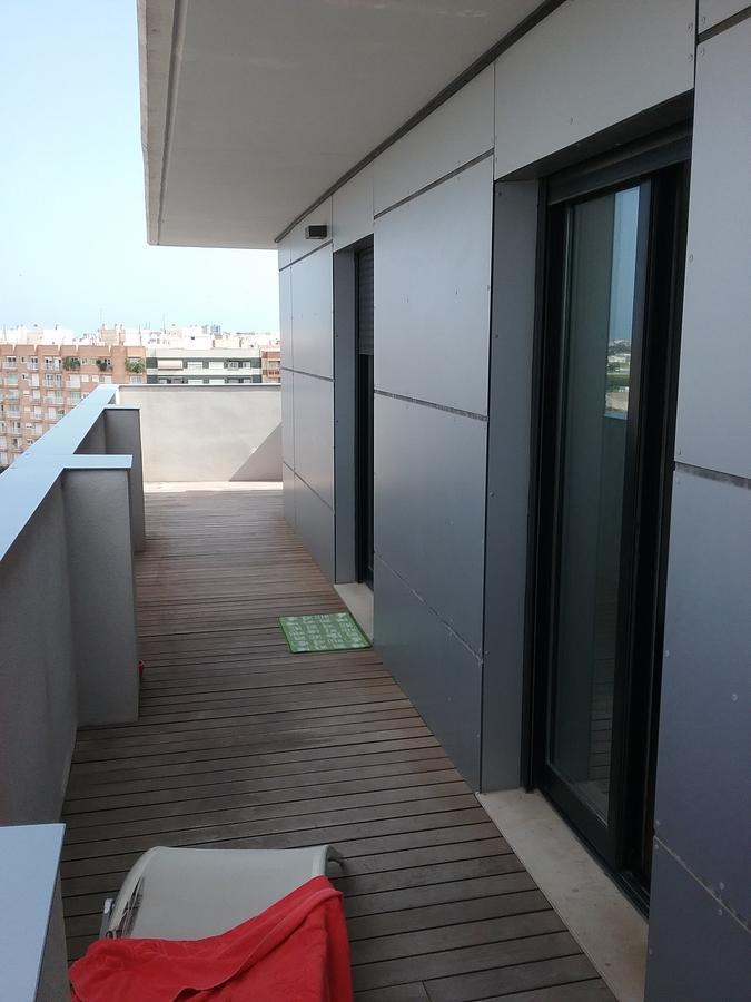 Lovely 2 Bedroom Terrace Wifi Parking Ac Heating Attic Apartment *