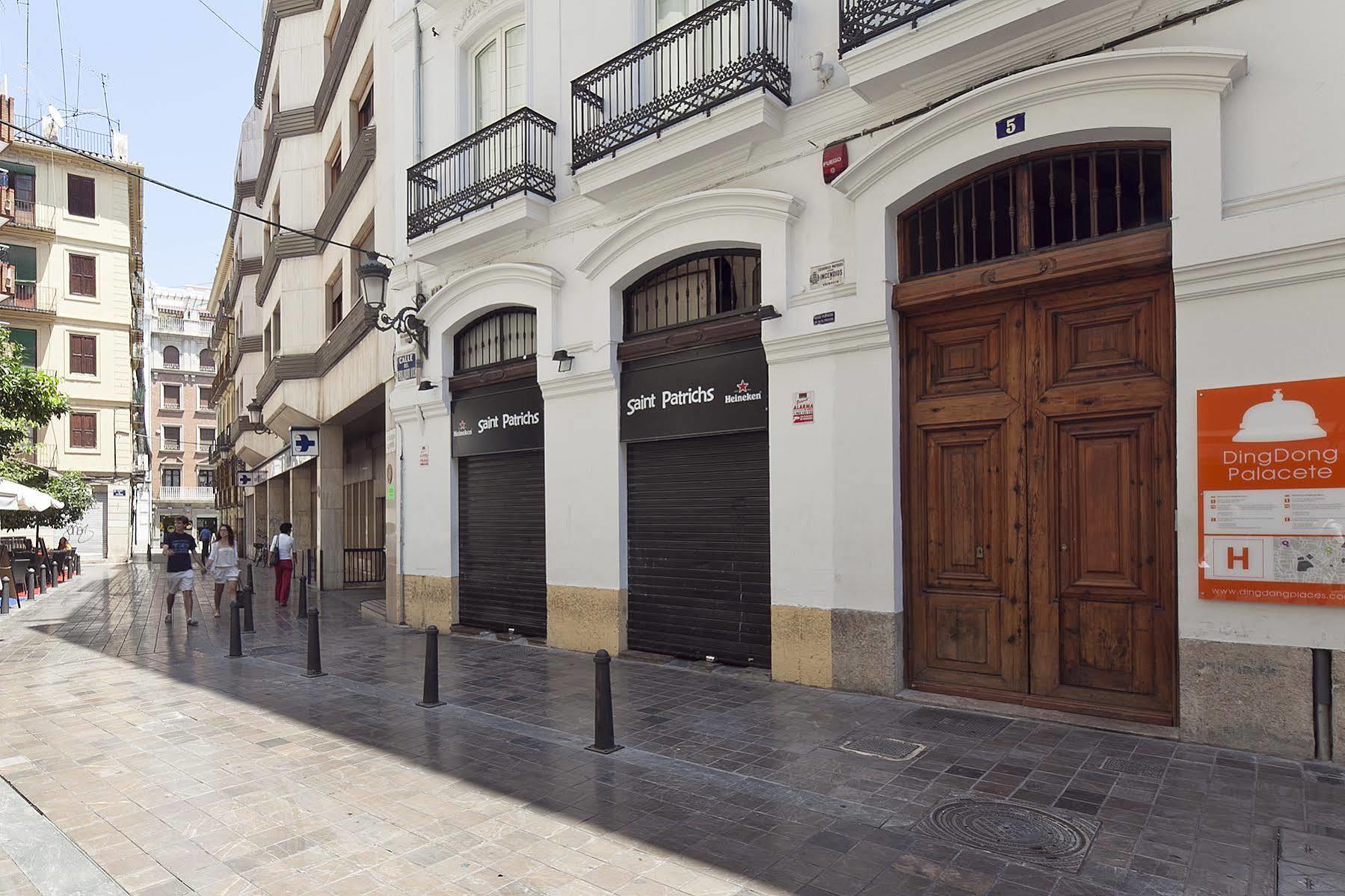 Cosy Embajador Guest house