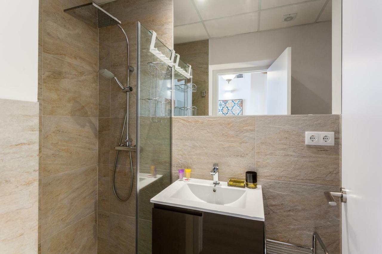 Florit Flats - Center 2br 2ba Attic Terrace View Wifi Ac Apartment *