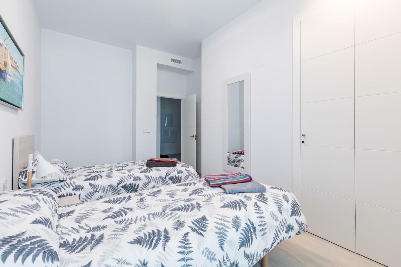 Luxury Front With Pool Valência