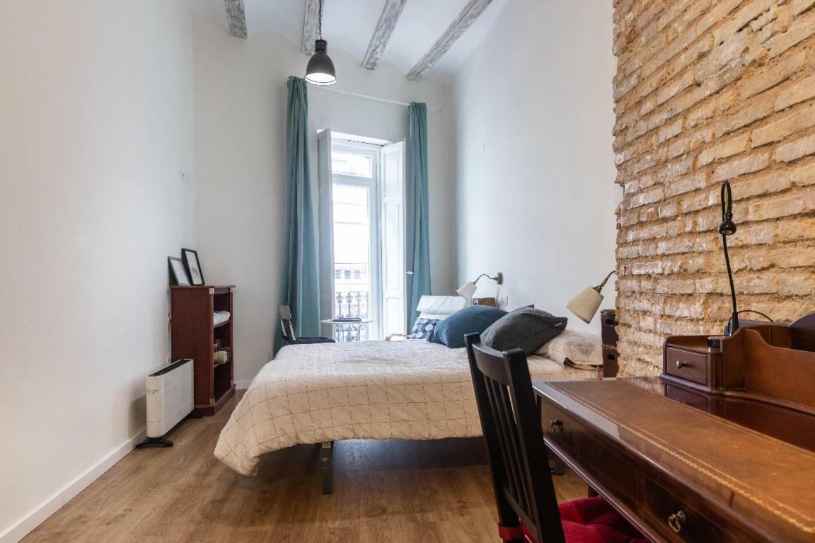 47 Carrer De Cadis, Puerta 1
