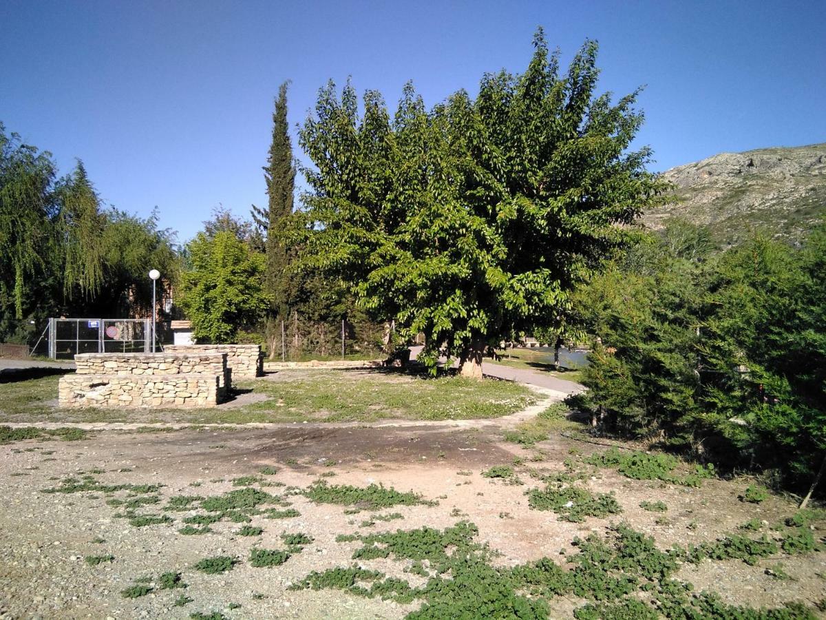 Adosado, Cerca De En Zona De Montana Y Playa Fluvial