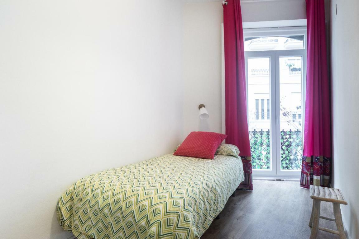 Apartment 47 Carrer De Cadis, Puerta 1