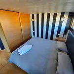 Habitacion Atico Muy Luminosa Con Bano Y Terraza
