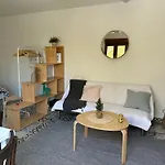 Precioso Apartamento Con A/A En Ruzafa Con Terracita Privada Y Acceso A Un Jardin, Para 2-3 Personas
