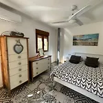 Precioso Apartamento Con A/A En Ruzafa Con Terracita Privada Y Acceso A Un Jardin, Para 2-3 Personas