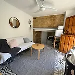Precioso Apartamento Con A/A En Ruzafa Con Terracita Privada Y Acceso A Un Jardin, Para 2-3 Personas
