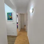 Central Apartment In Valencia With Wifi + Parking.