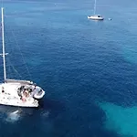 Barco Para Dormir Sobre El Mar