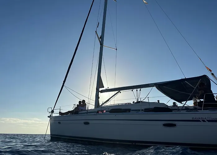 Velero En Puerto De Valencia