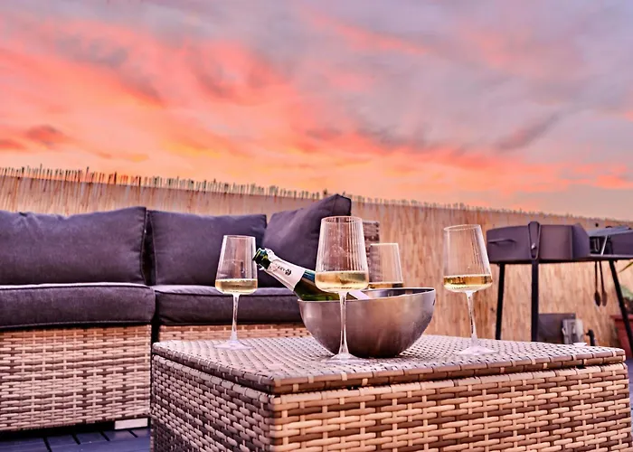 Ayora Penthouse - Jacuzzi, Huge Private Rooftop, Bbq, Sunset Views, Fastwifi, Ac