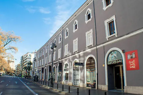 Quart Youth Hostel & Apartments