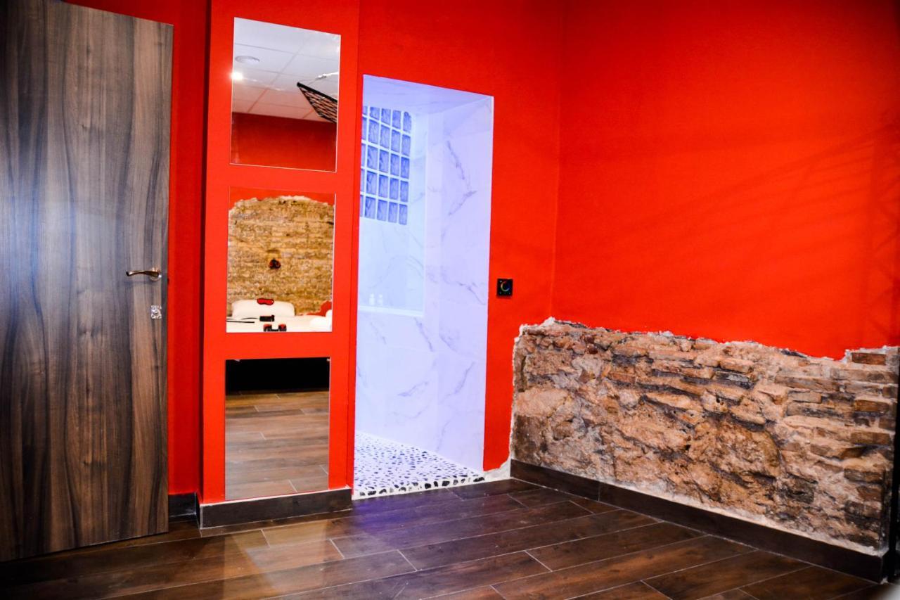 Pecalite Space Love hotel