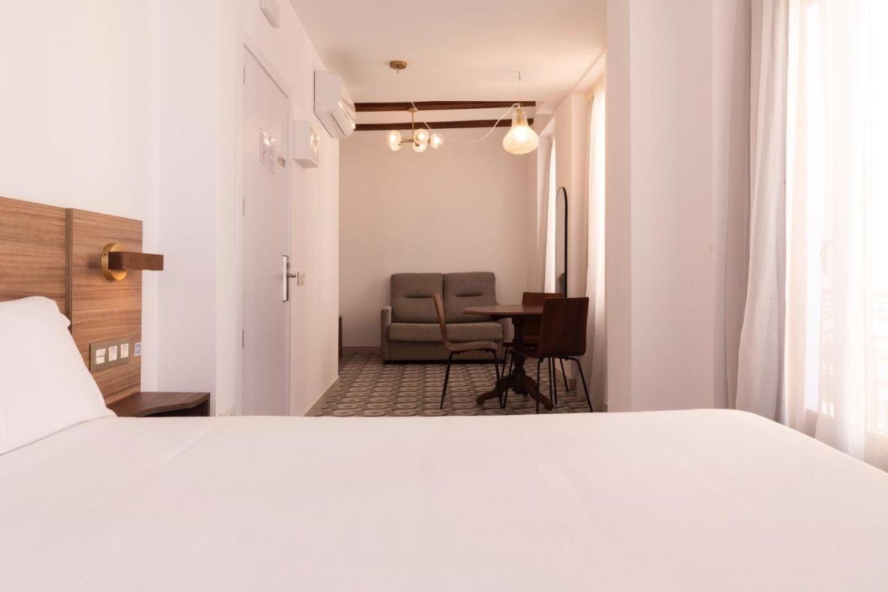 19-30 Hotel