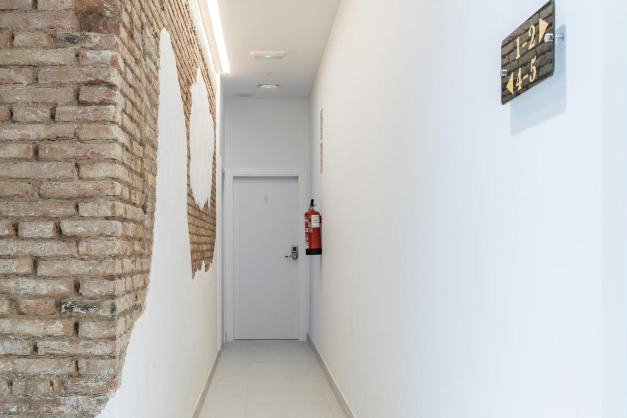 Modern Close To Centre