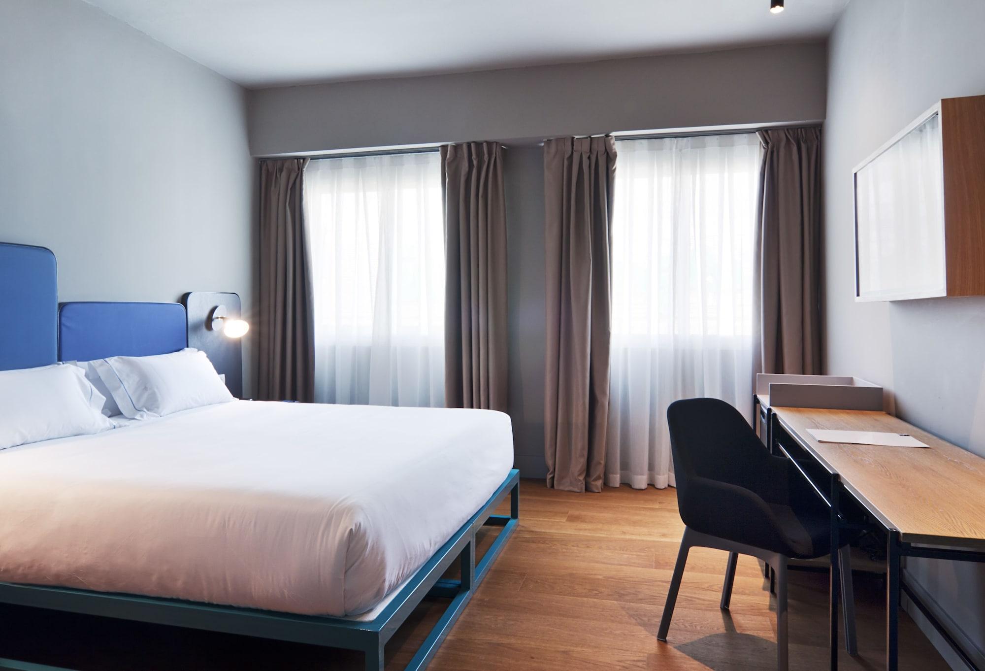 One Shot Colon Hotel