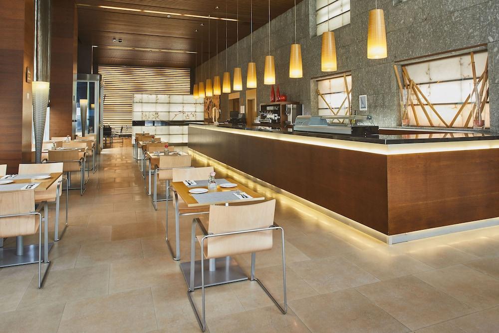 Hotel Silken Puerta 4*