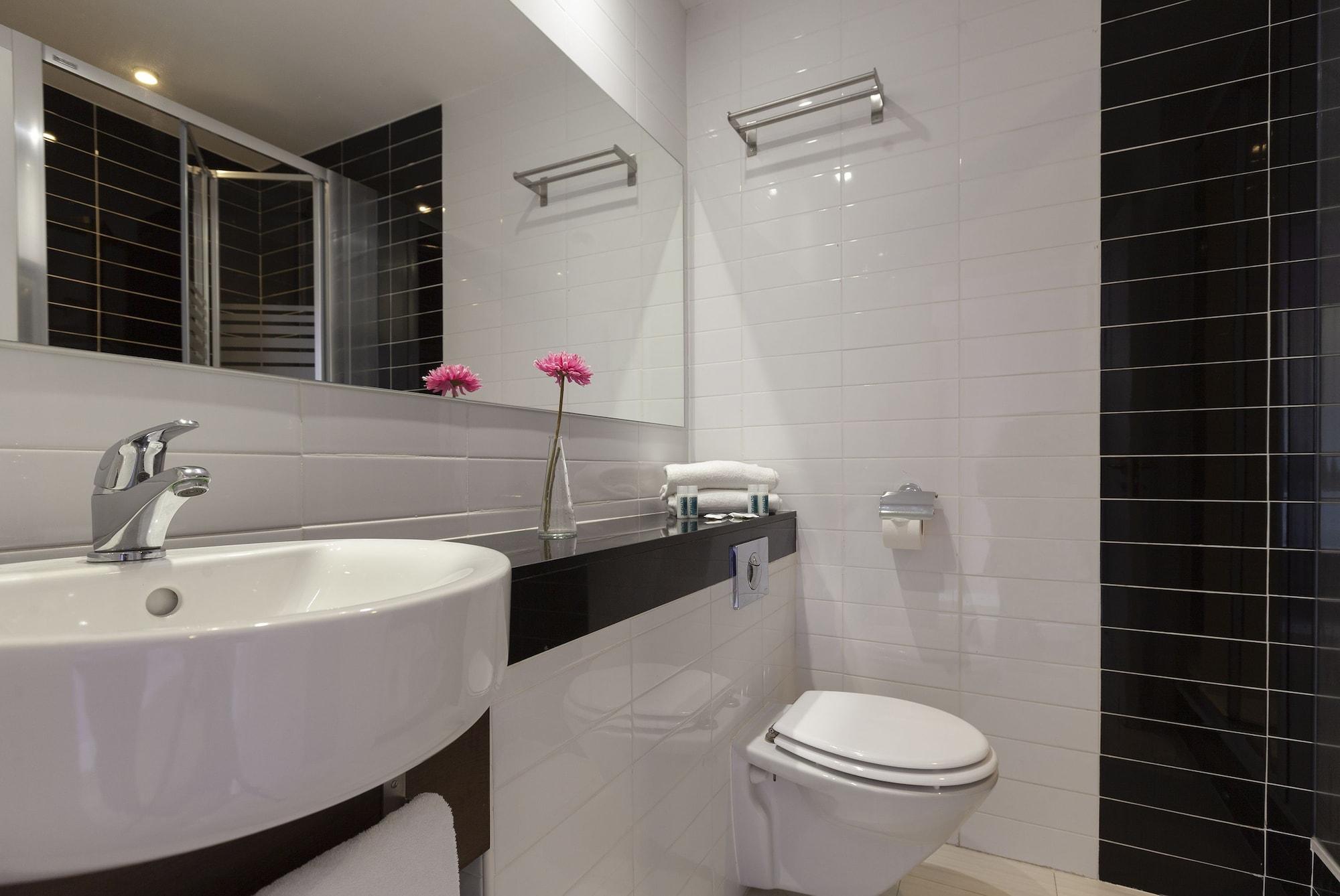 Hotel Olympia Universidades 3*