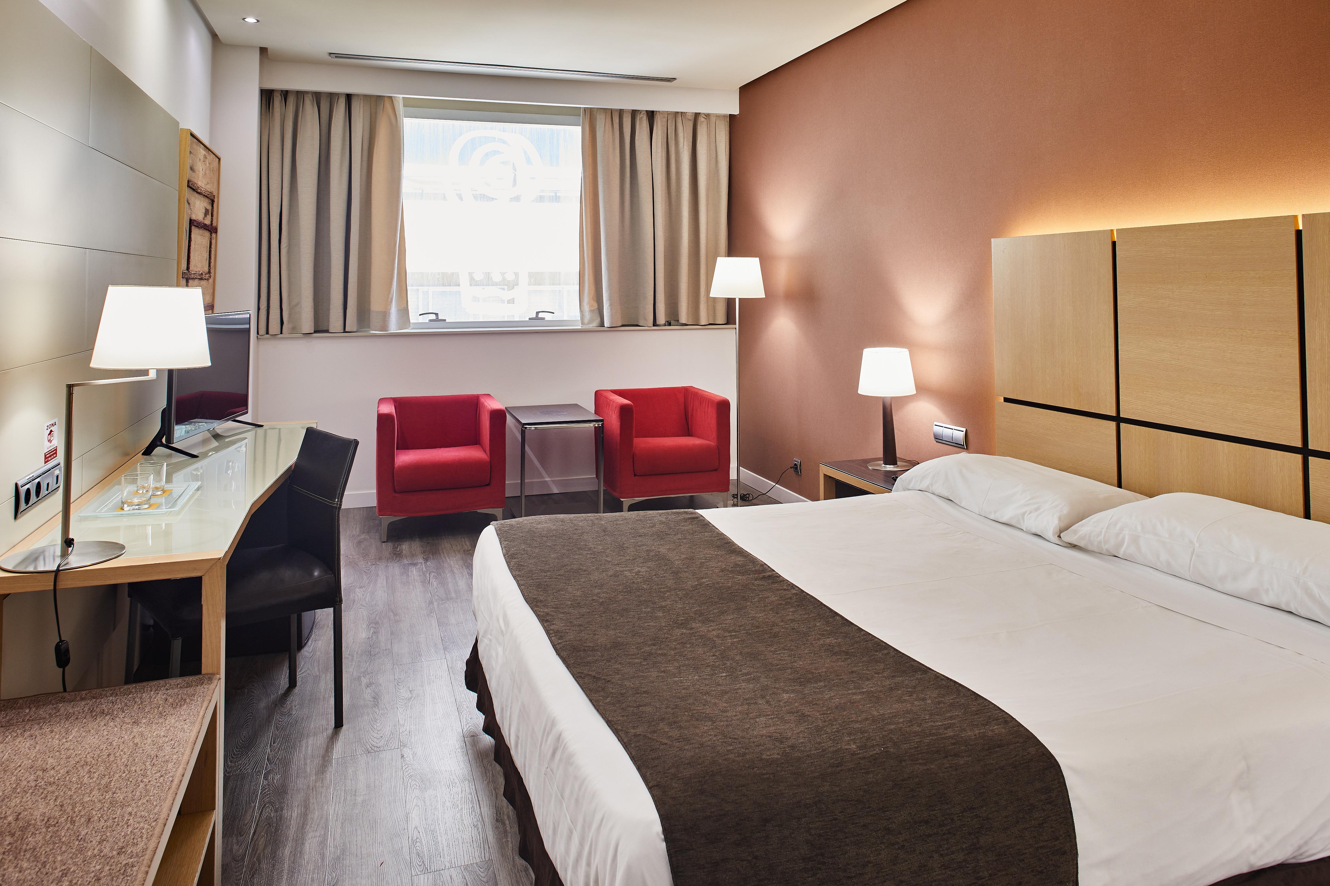 Hotel Silken Puerta 4*